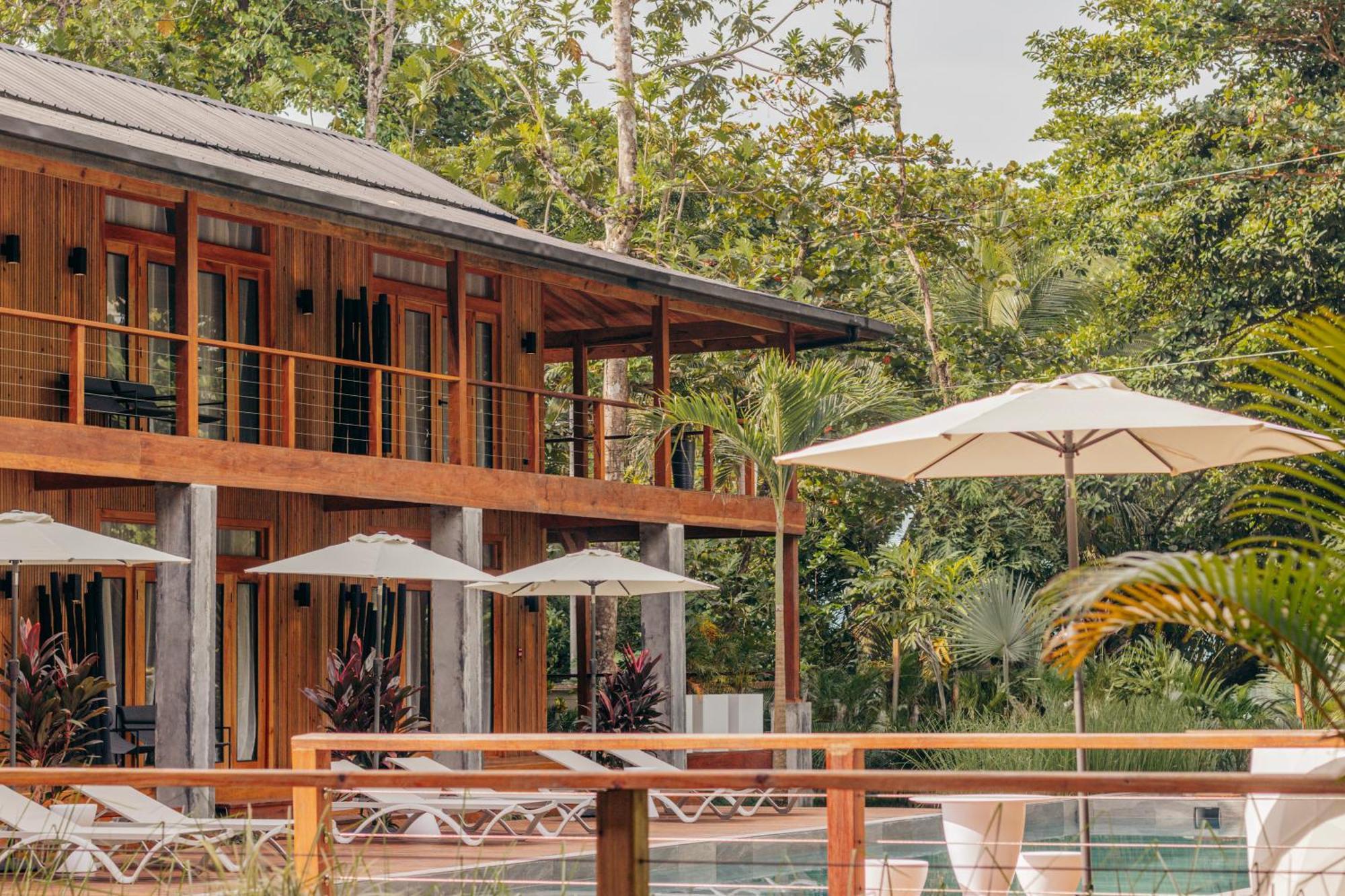 S Boutique Hotel بوكاس تاون المظهر الخارجي الصورة