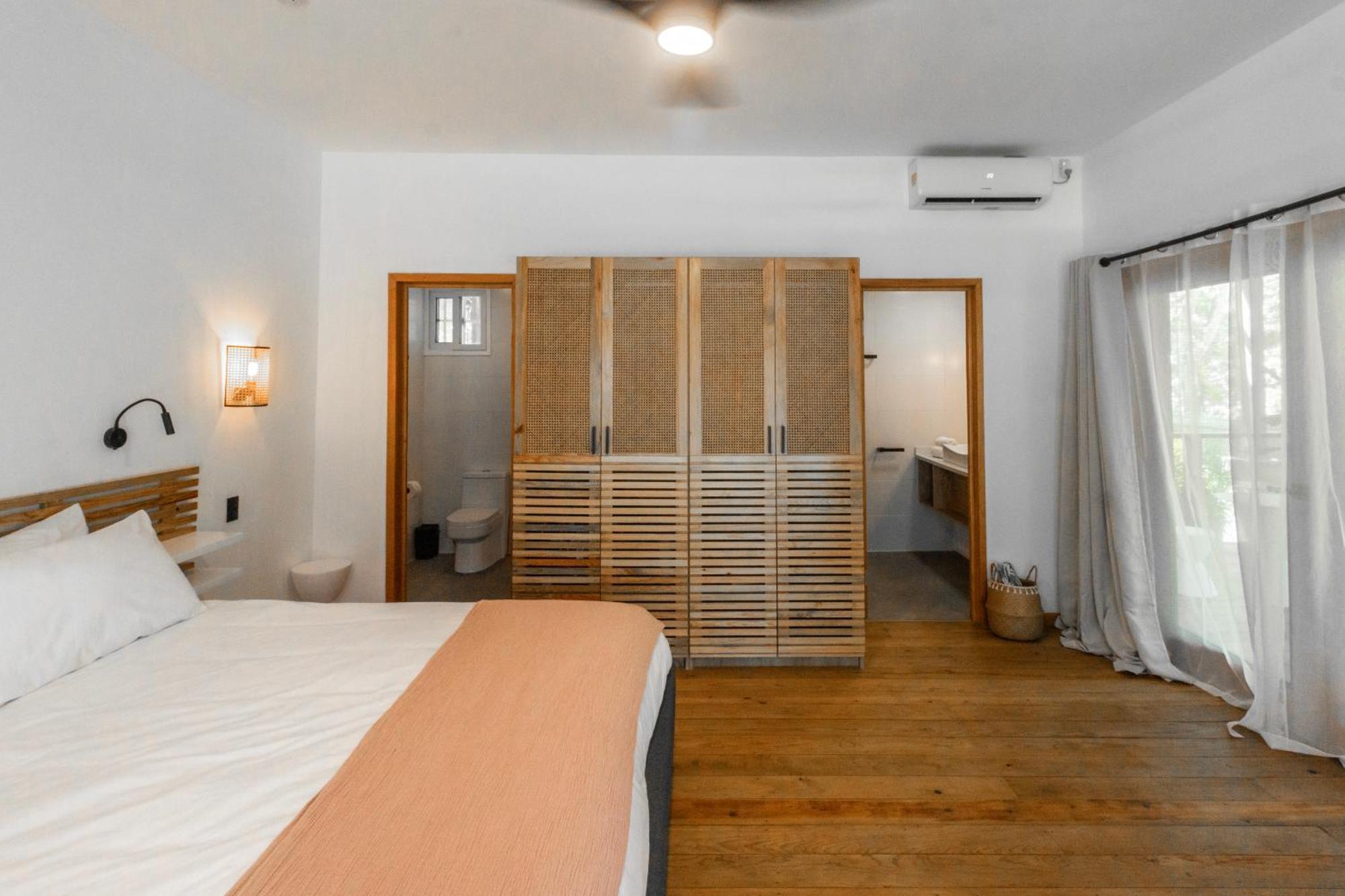 S Boutique Hotel بوكاس تاون المظهر الخارجي الصورة