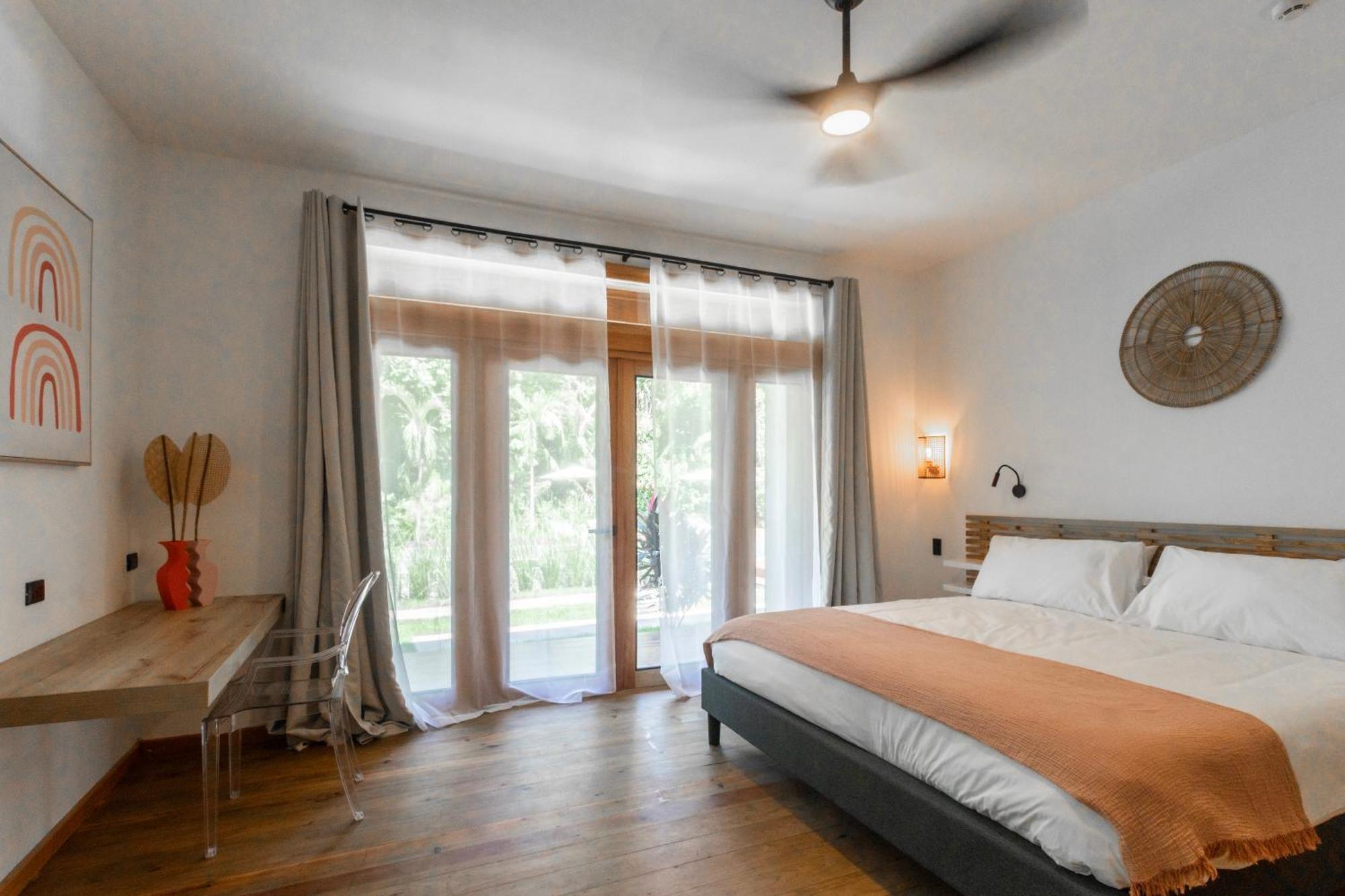 S Boutique Hotel بوكاس تاون المظهر الخارجي الصورة