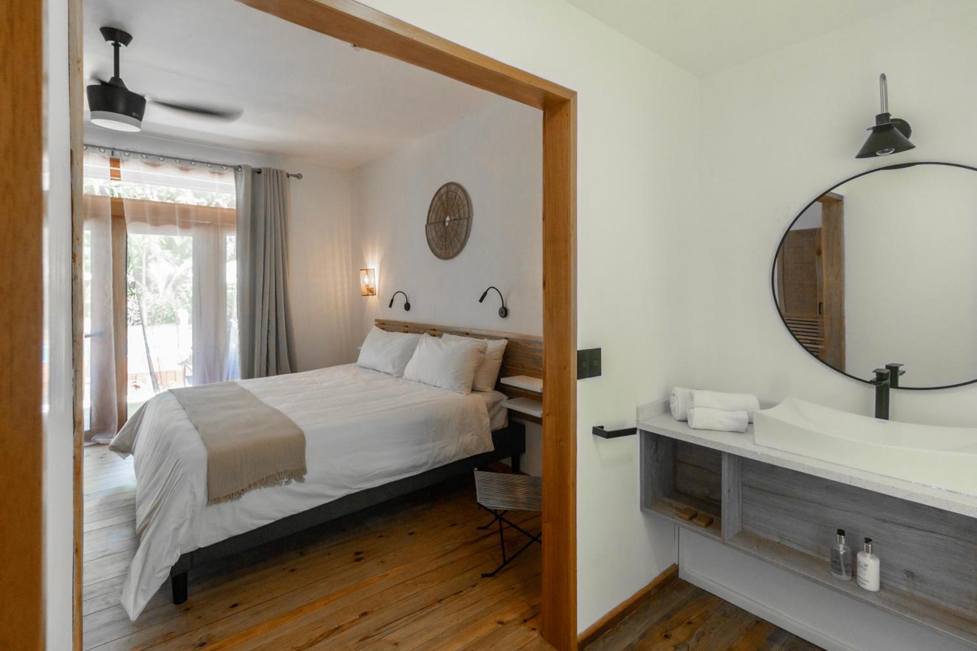 S Boutique Hotel بوكاس تاون المظهر الخارجي الصورة