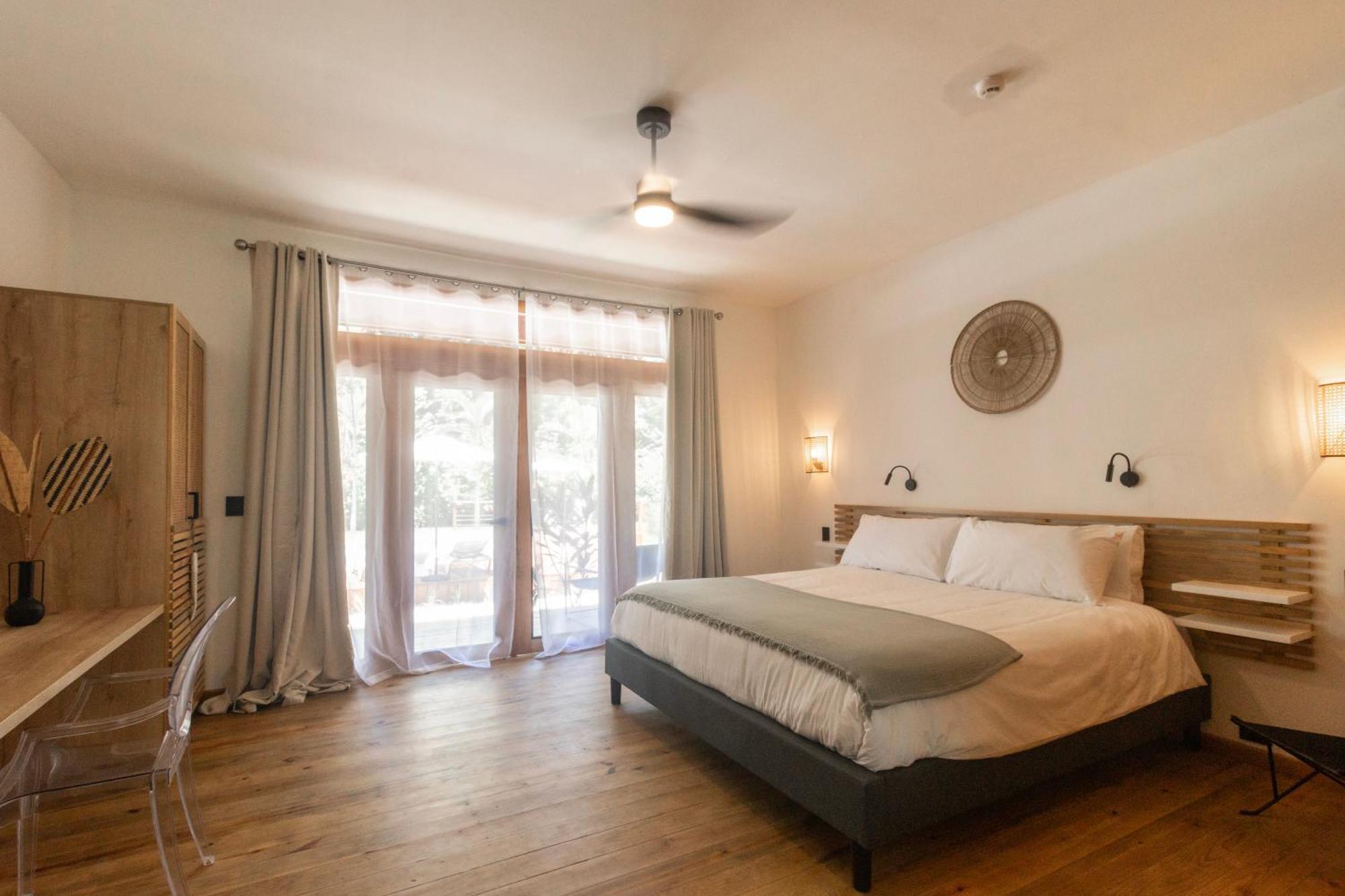 S Boutique Hotel بوكاس تاون المظهر الخارجي الصورة