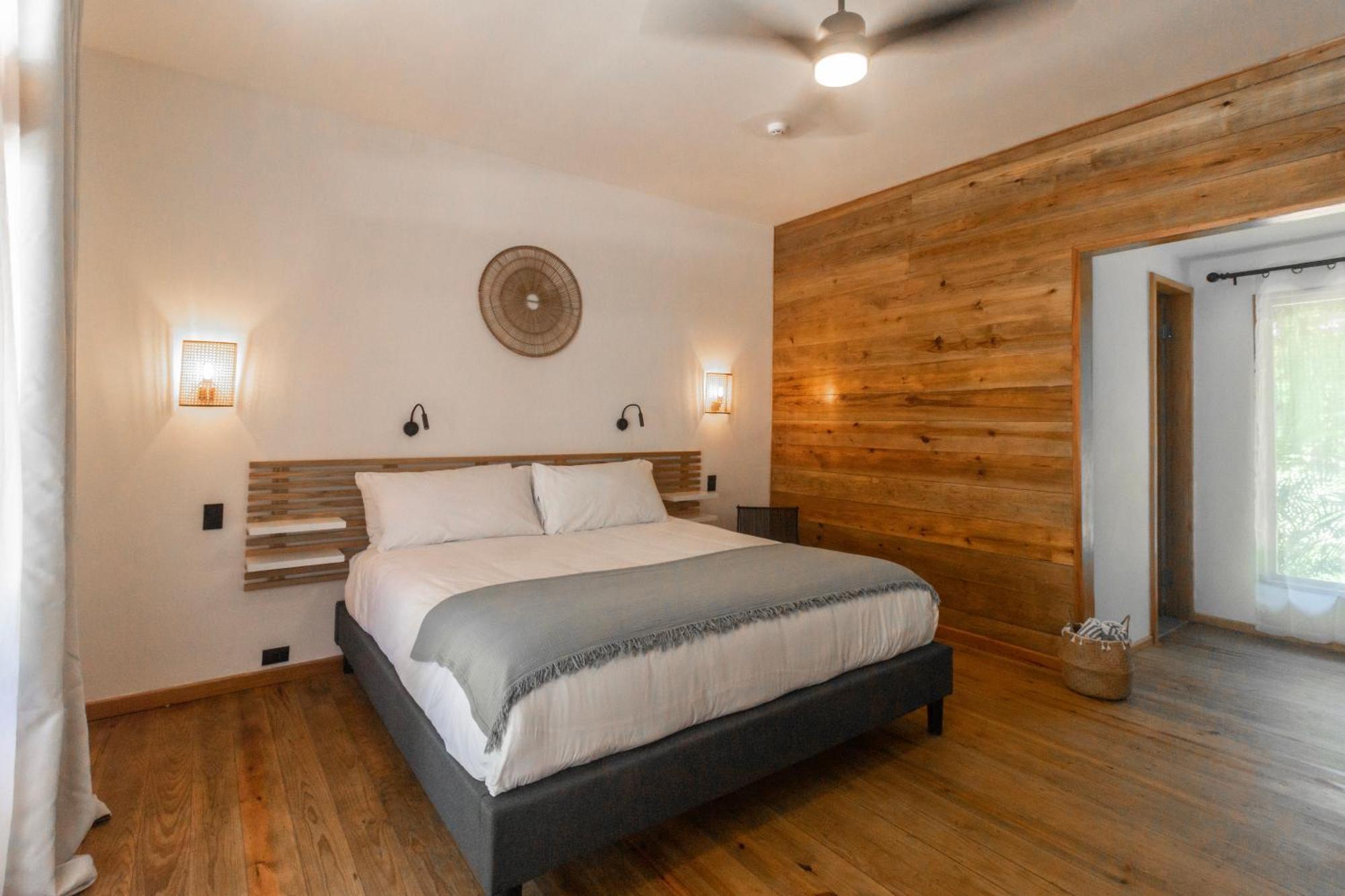S Boutique Hotel بوكاس تاون المظهر الخارجي الصورة
