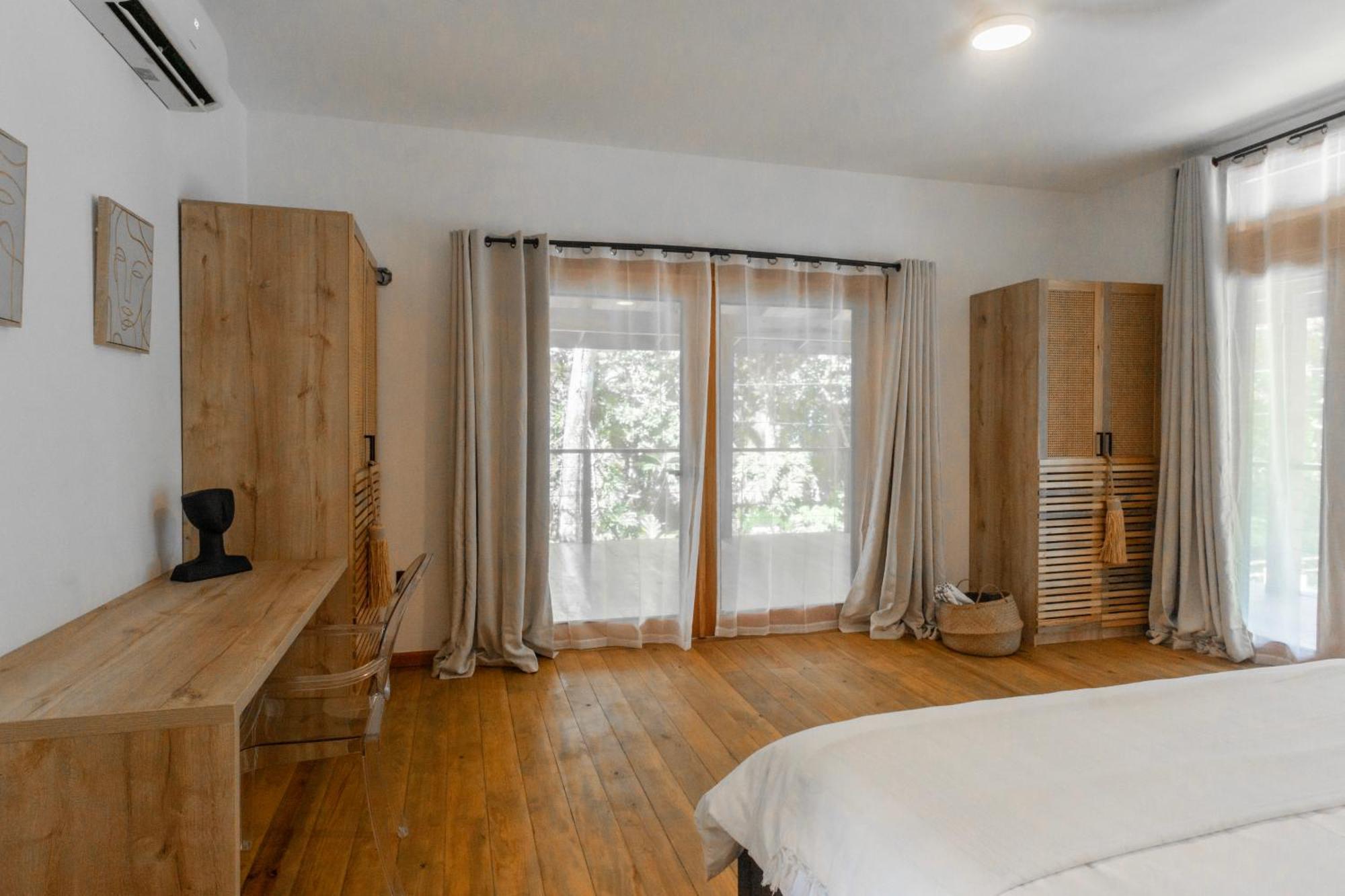 S Boutique Hotel بوكاس تاون المظهر الخارجي الصورة