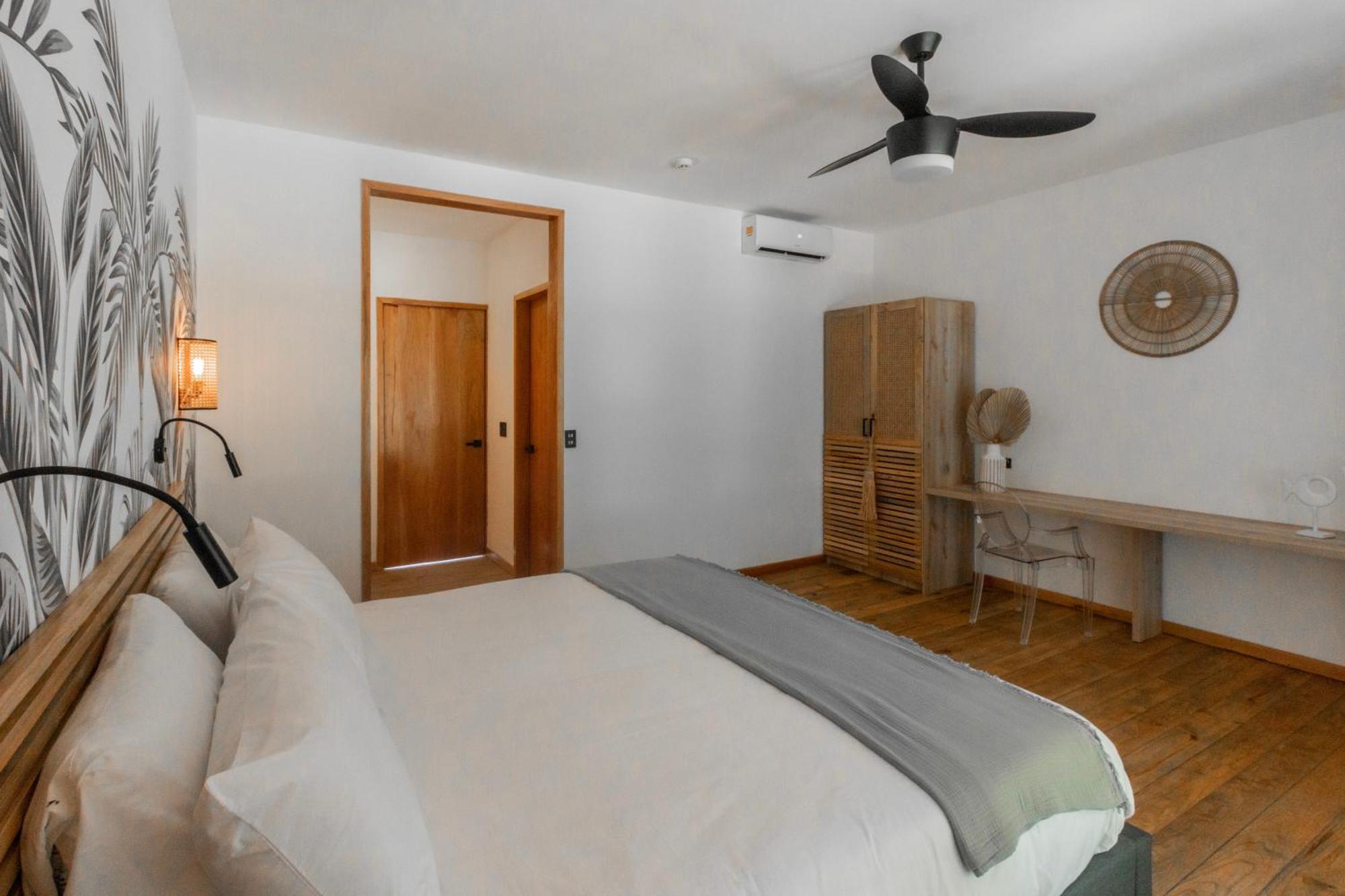 S Boutique Hotel بوكاس تاون المظهر الخارجي الصورة