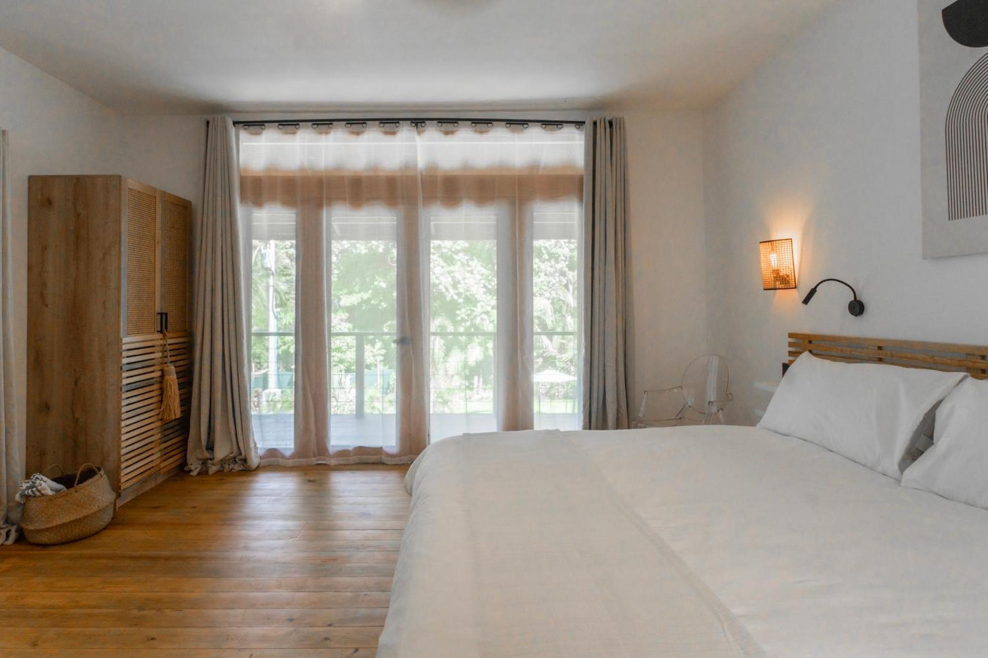 S Boutique Hotel بوكاس تاون المظهر الخارجي الصورة