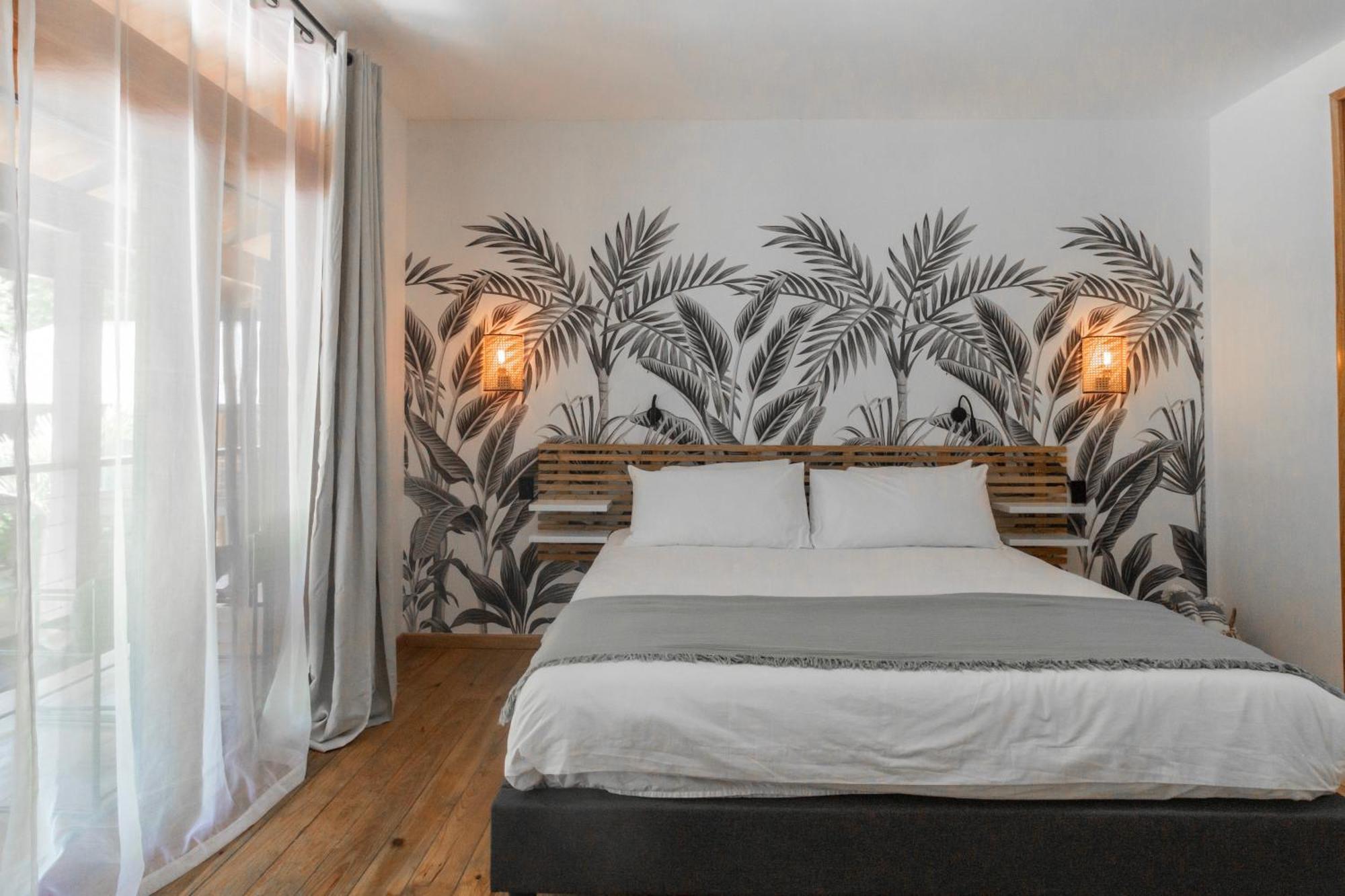 S Boutique Hotel بوكاس تاون المظهر الخارجي الصورة