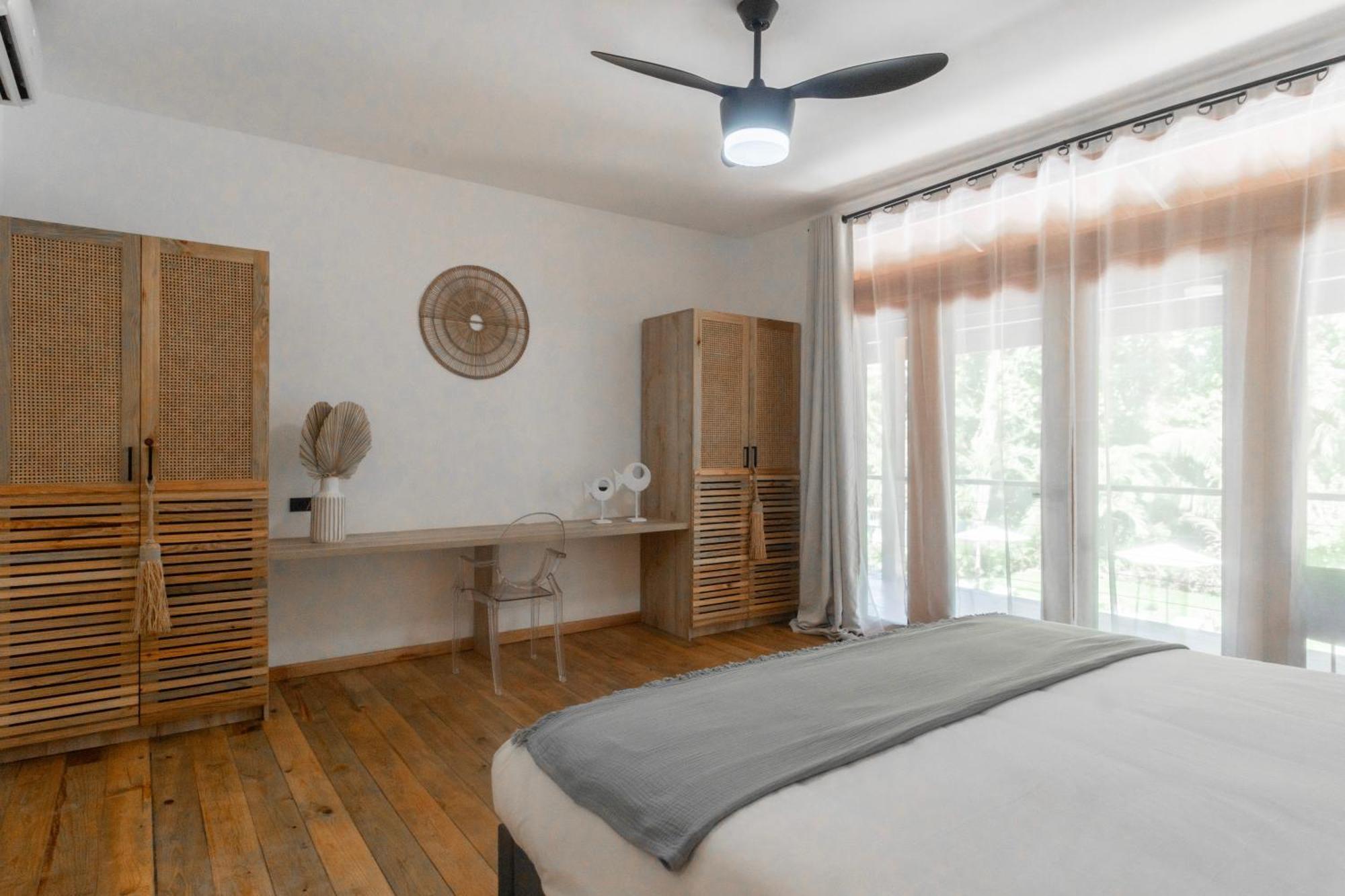 S Boutique Hotel بوكاس تاون المظهر الخارجي الصورة