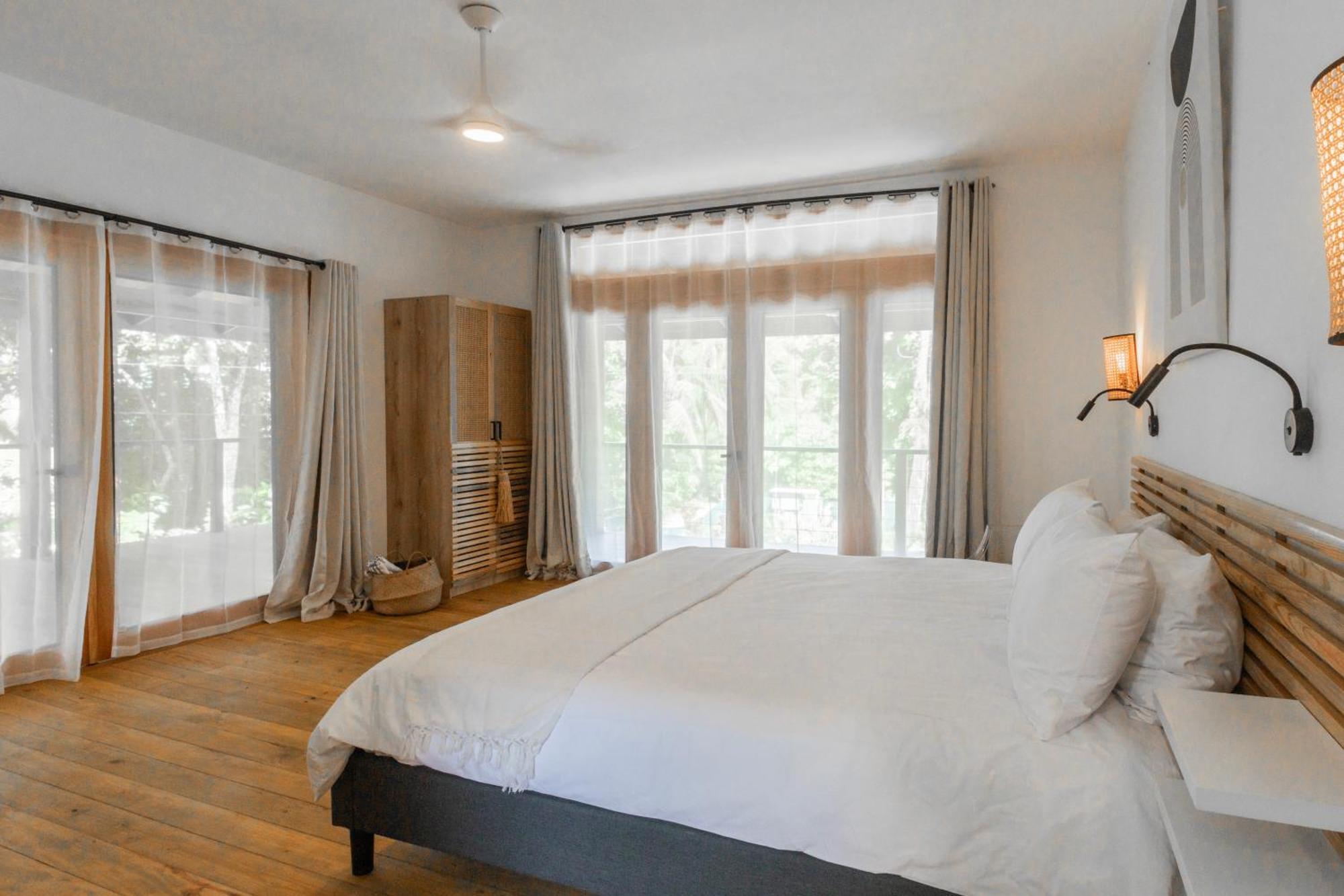 S Boutique Hotel بوكاس تاون المظهر الخارجي الصورة