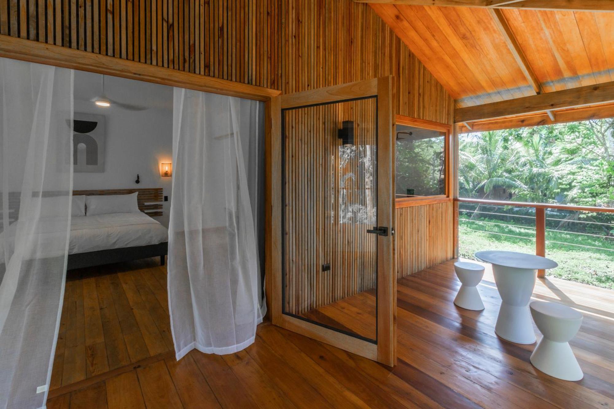 S Boutique Hotel بوكاس تاون المظهر الخارجي الصورة