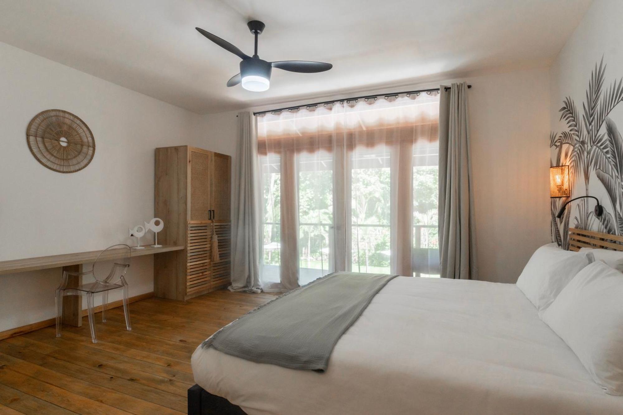S Boutique Hotel بوكاس تاون المظهر الخارجي الصورة